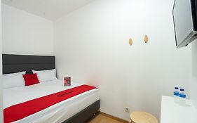 RedDoorz Plus @ Danau Sunter Utara