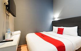 RedDoorz Plus @ Danau Sunter Utara